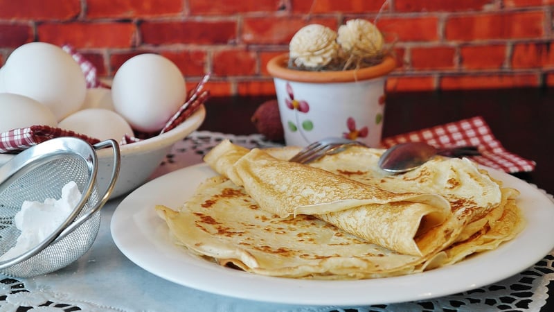 Artisanal pancakes with berries